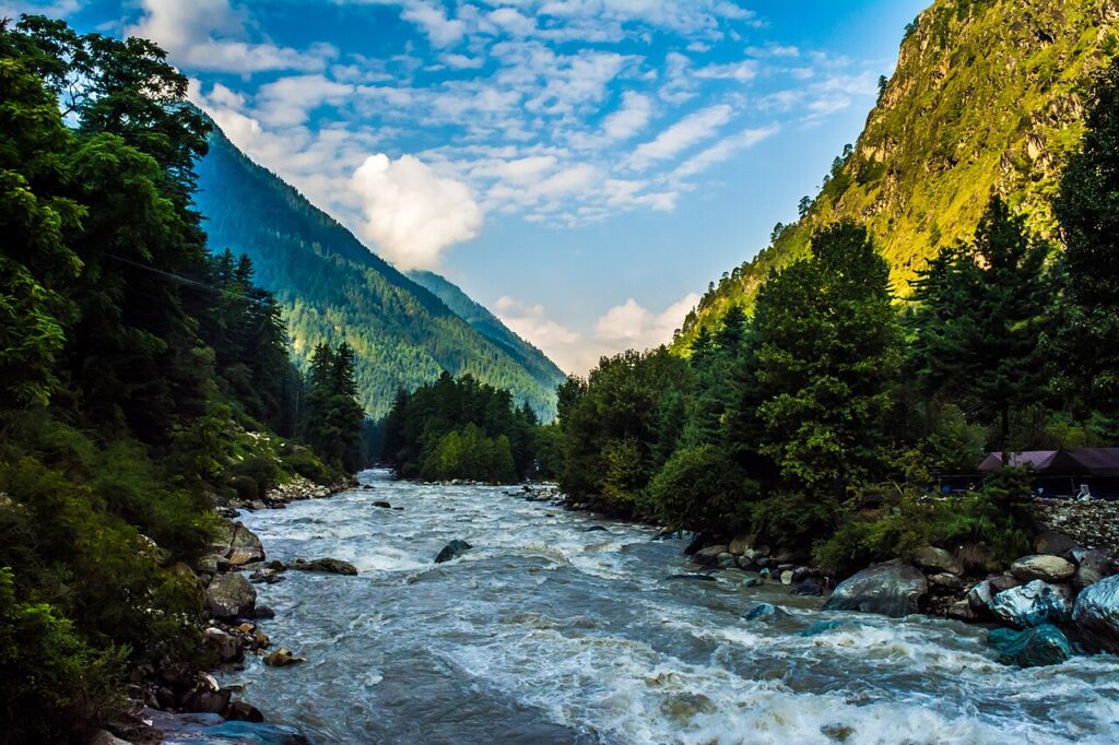 Kasol Travel Guide 2026: Best Time to Visit, Places to Explore, Cafes, and Travel Tips parvati valley river kasol