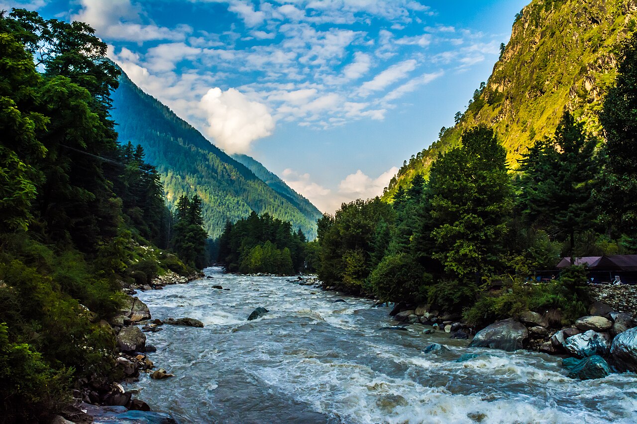 parvati valley river kasol